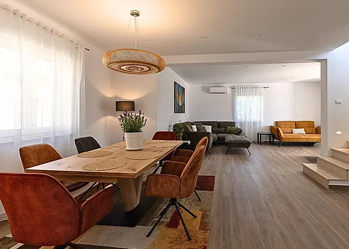 Villa Kortus - Private Pool&700mbeach