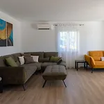 Kortus - Private Pool&700mbeach Vila