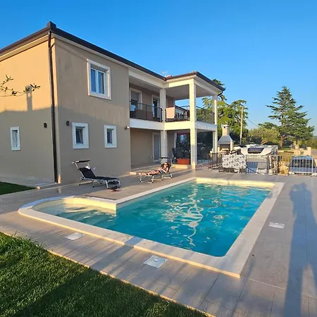 Kortus - Private Pool&700mbeach Vila *