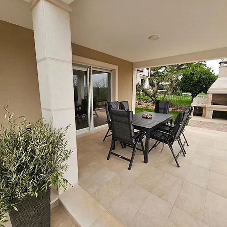 Vila Kortus - Private Pool&700mbeach