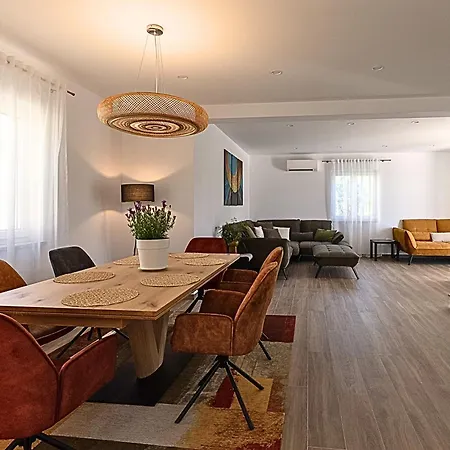 Vila Kortus - Private Pool&700mbeach
